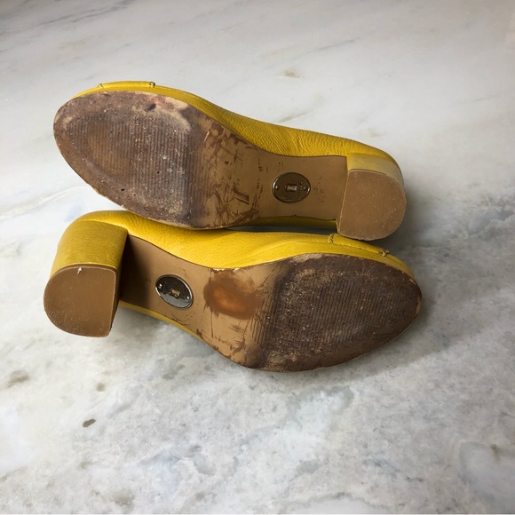 Fossil Maddox Mustard Leather chunky block heel with silver buckle toe pump. 8 - Picture 12 of 12